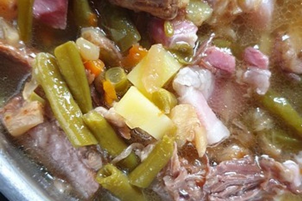 Grüne Bohnensuppe mit Rindfleisch