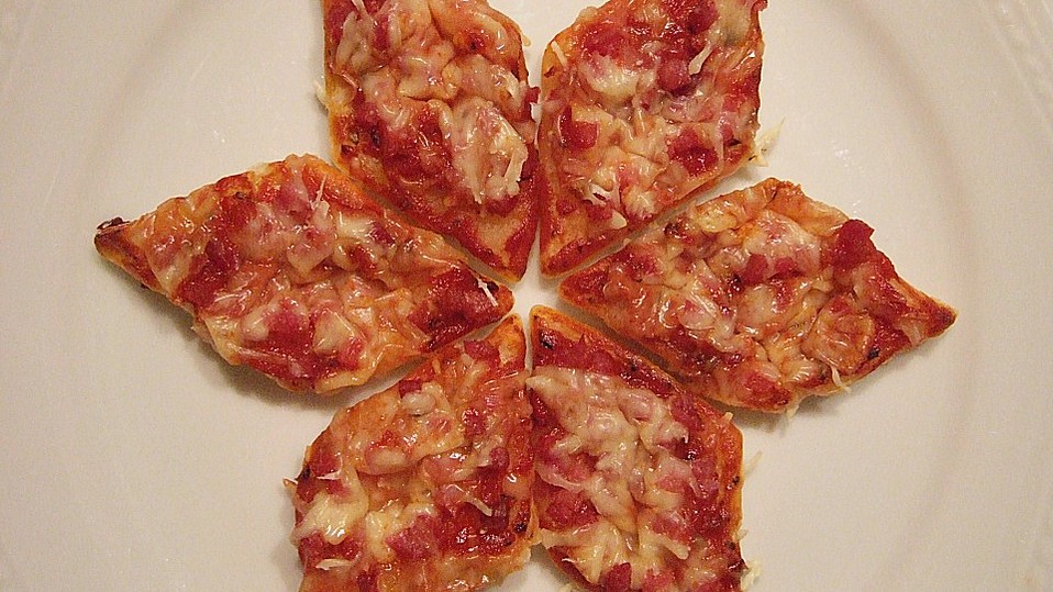 Mini-Snack-Pizzen aus Blätterteig von CookingJulie Mini-Snack-Pizzen aus Blätterteig von CookingJulie