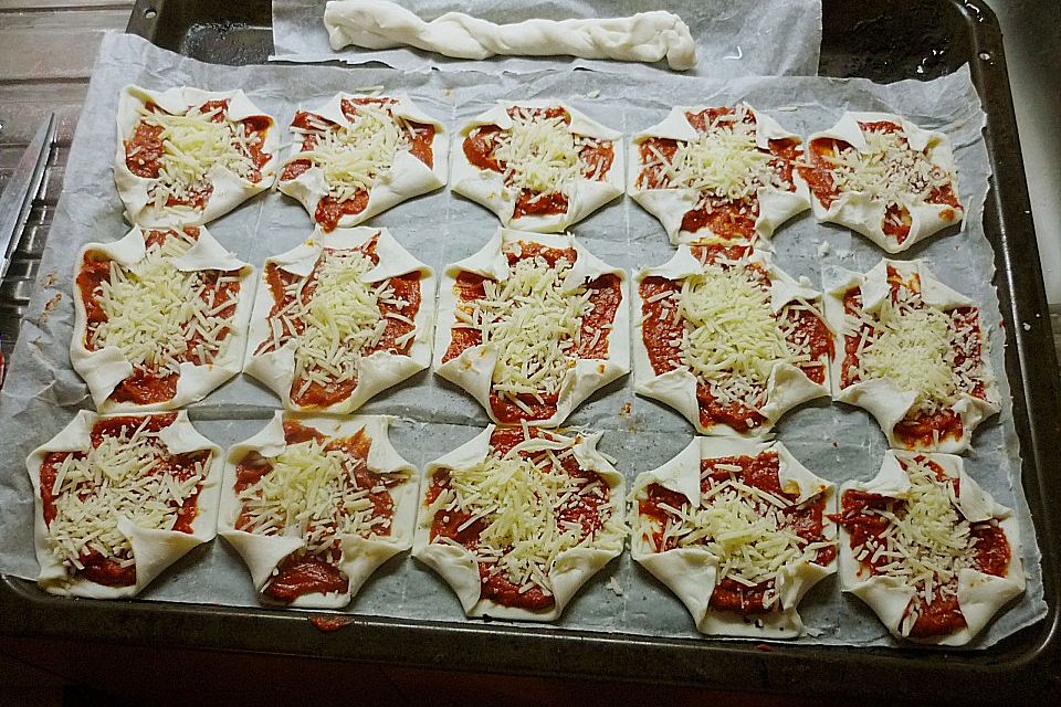 Mini-Snack-Pizzen aus Blätterteig