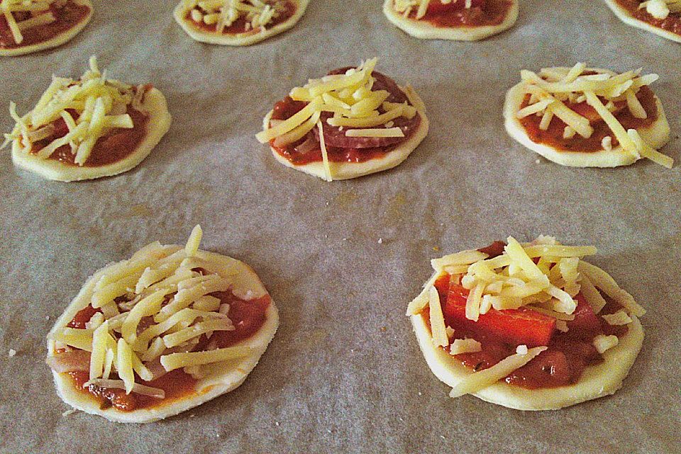 Mini-Snack-Pizzen aus Blätterteig