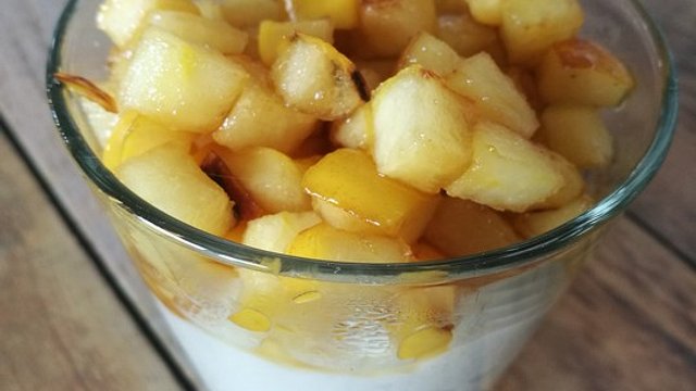 Grießbrei mit Äpfeln