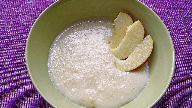 Grießbrei mit Äpfeln