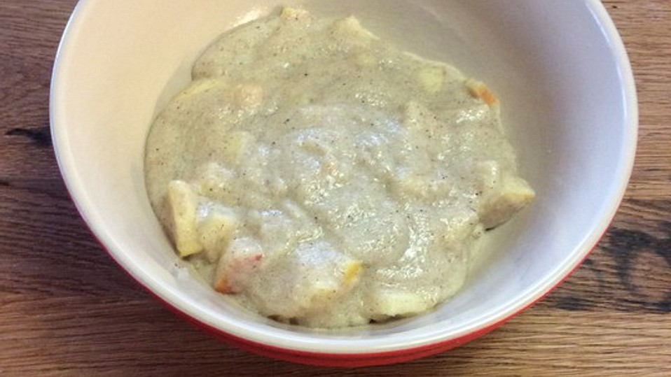 Grießbrei mit Äpfeln
