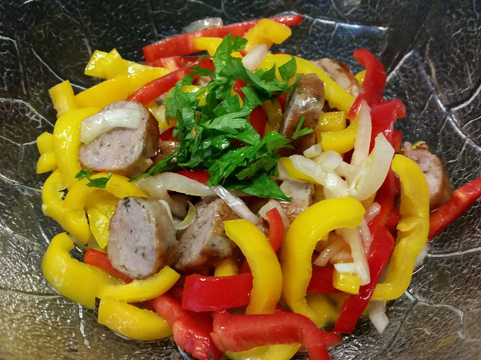 Bratwurst - Paprika - Salat von Gundiraffe| Chefkoch