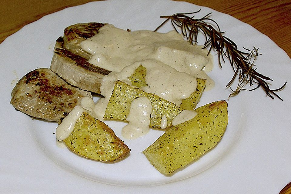 Lende in Zwiebel - Sahne - Sauce mit Kräuter - Ofenkartoffeln