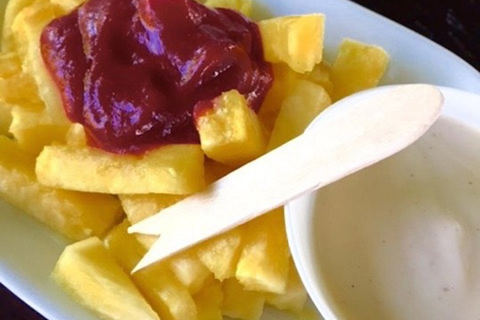 Ananas-Fritten mit Himbeer-Ketchup