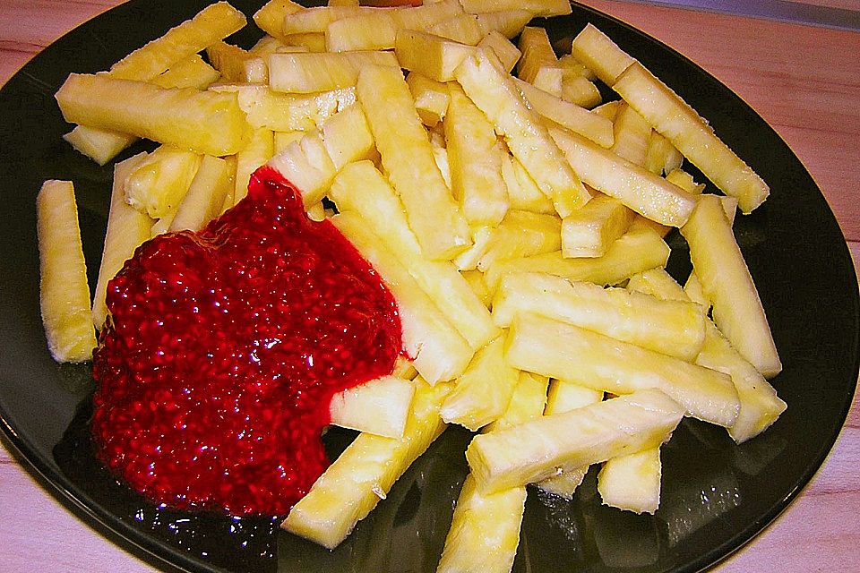 Ananas-Fritten mit Himbeer-Ketchup