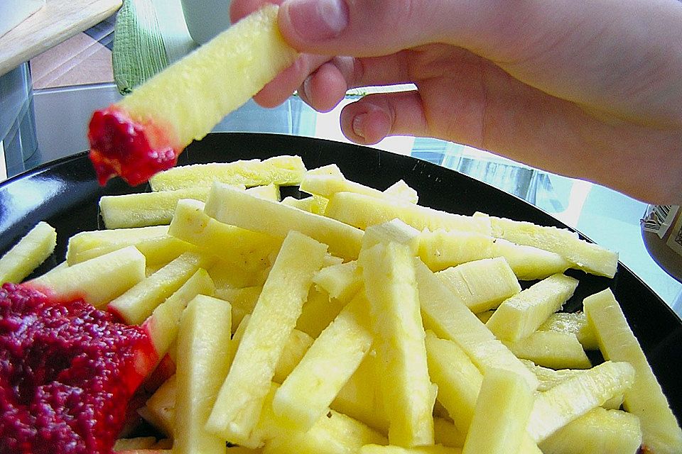 Ananas-Fritten mit Himbeer-Ketchup