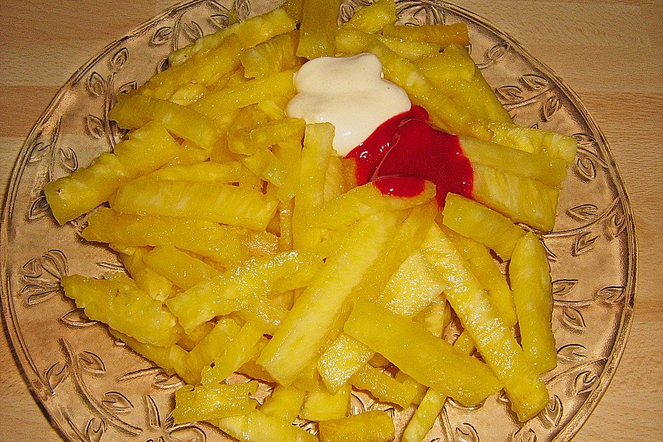 Ananas-Fritten mit Himbeer-Ketchup