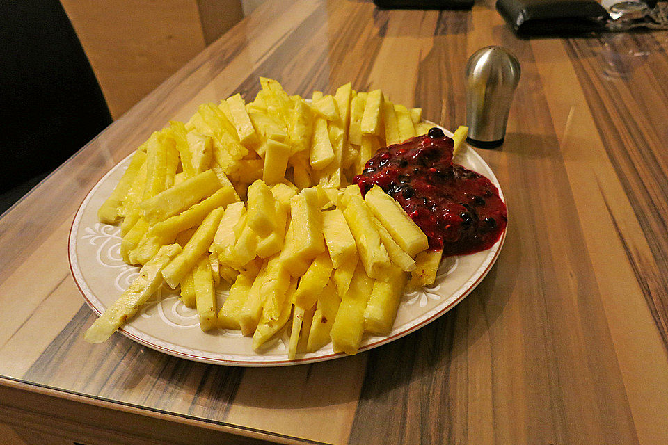 Ananas-Fritten mit Himbeer-Ketchup