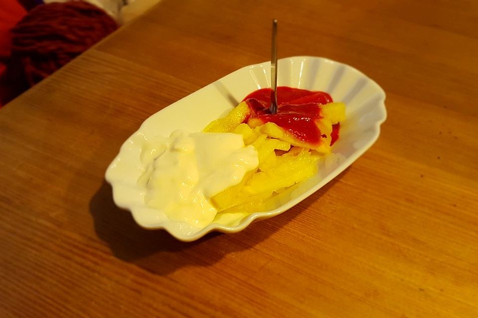 Ananas-Fritten mit Himbeer-Ketchup