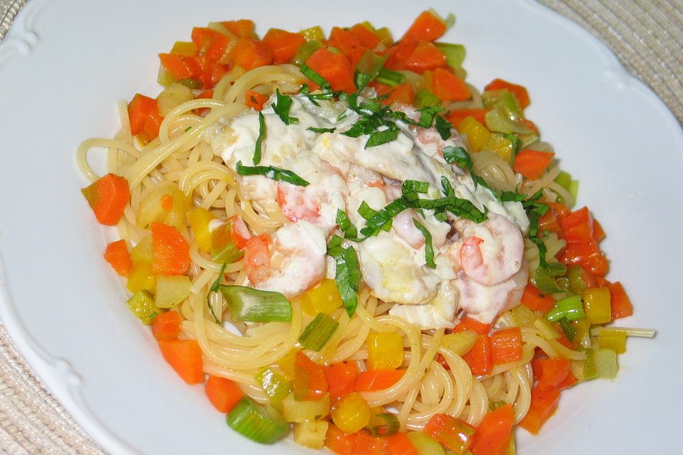 Spaghetti mit Fisch in Knoblauchsauce