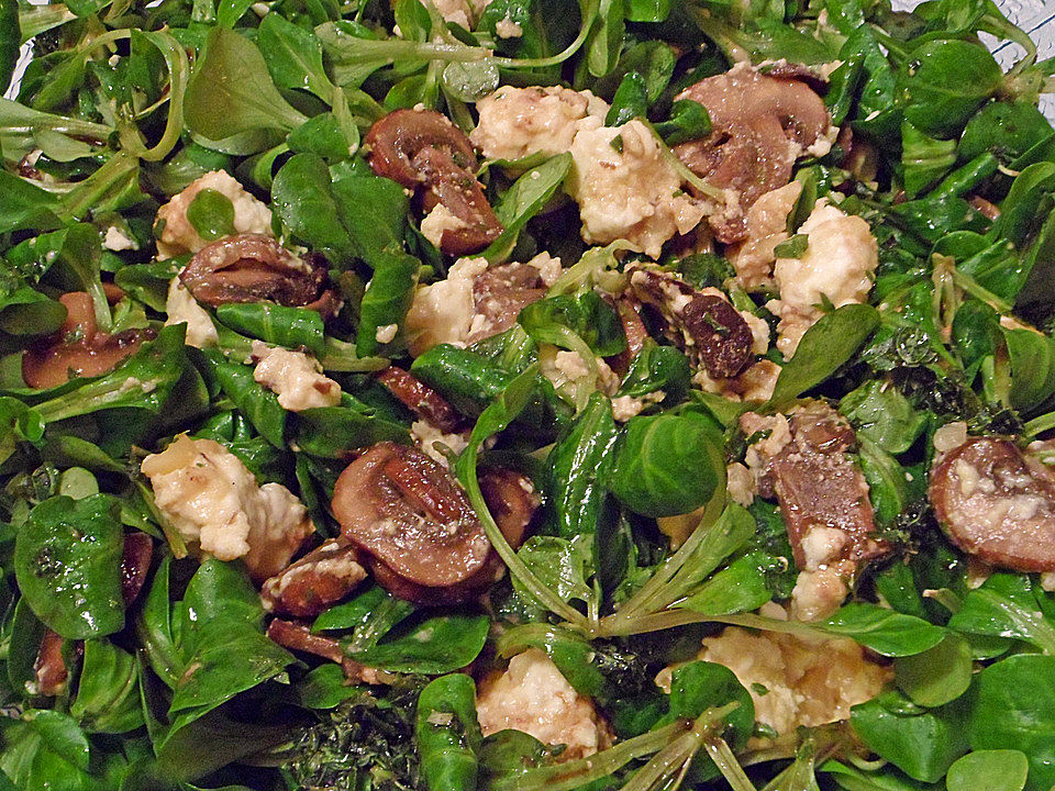 Feldsalat mit gebraten Pilzen und Schafskäse von KuDKlein| Chefkoch