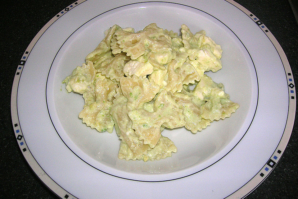 Pasta mit Feta und Avocado