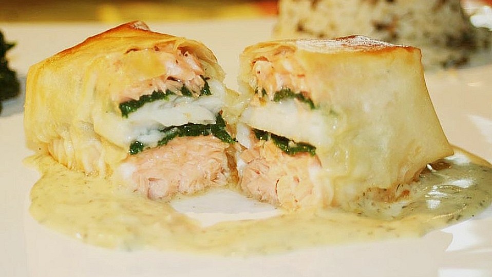 Eurasische Lachspäckchen mit Zen-Spinat Wasabisauce und ... Eurasische Lachspäckchen mit Zen-Spinat Wasabisauce und ...