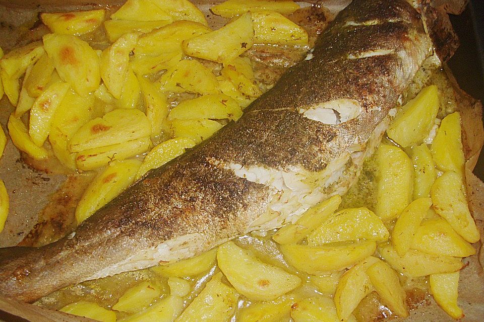 Ganzer Lachs, im Ofen gegart