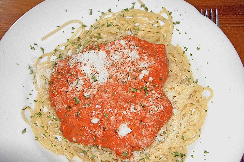 Tomaten - Sahne - Sauce zu Nudeln