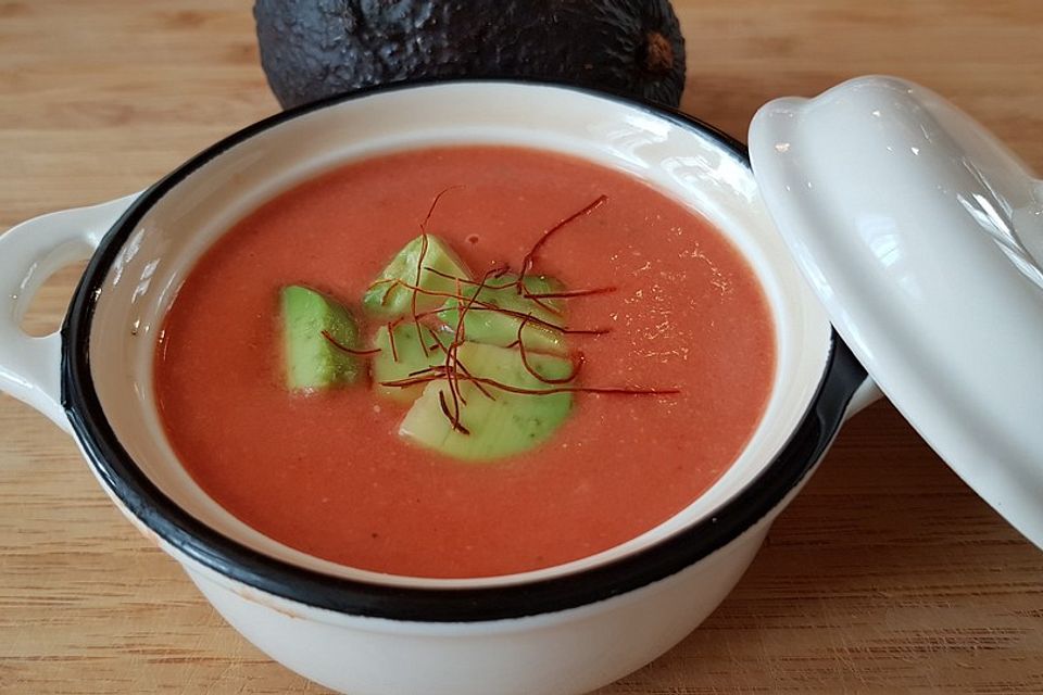 Tomaten - Kokos - Suppe mit Avocado