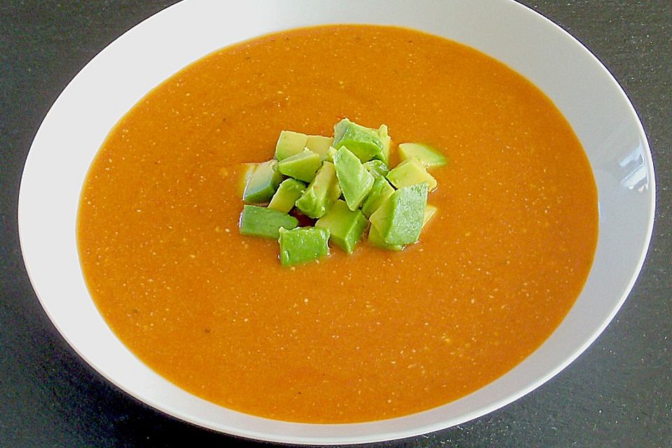 Tomaten - Kokos - Suppe mit Avocado