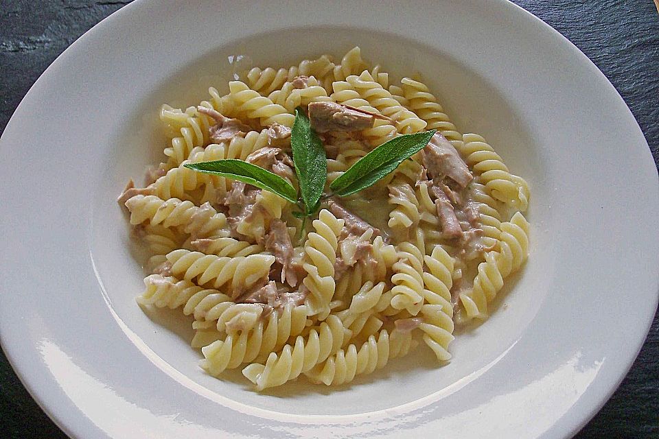 Fusilli mit Thunfisch und Zitrone