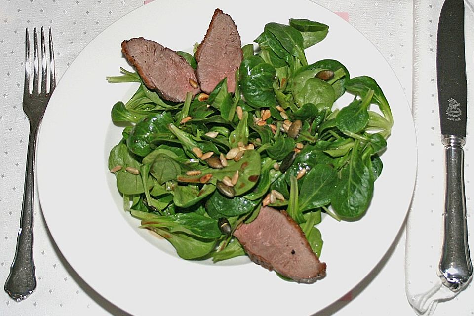 Feldsalat mit lauwarmer Entenbrust