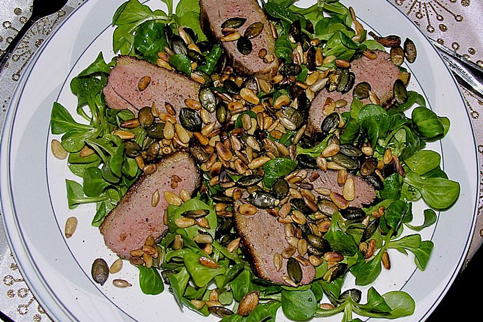 Feldsalat mit lauwarmer Entenbrust