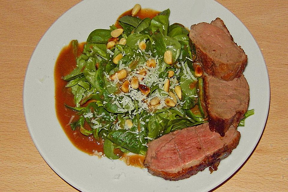 Feldsalat mit lauwarmer Entenbrust