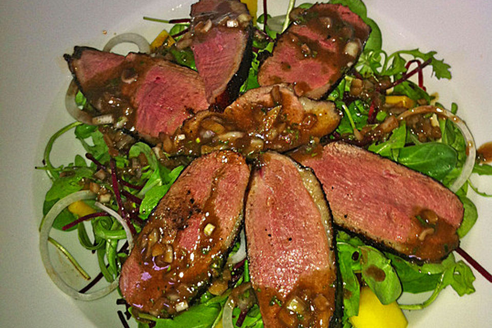 Feldsalat mit lauwarmer Entenbrust