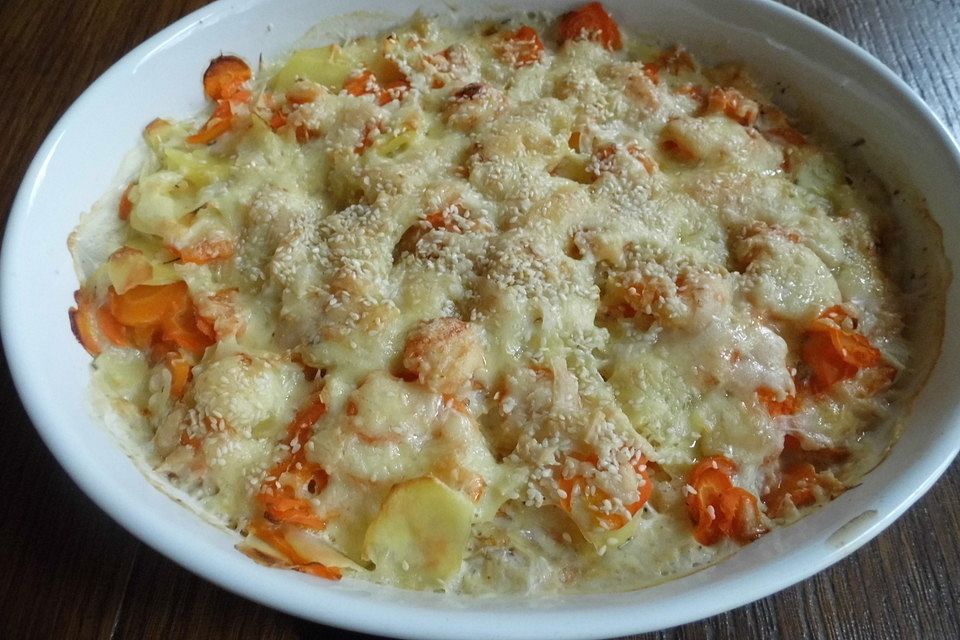 Kartoffel - Möhren - Gratin mit Sesamkruste