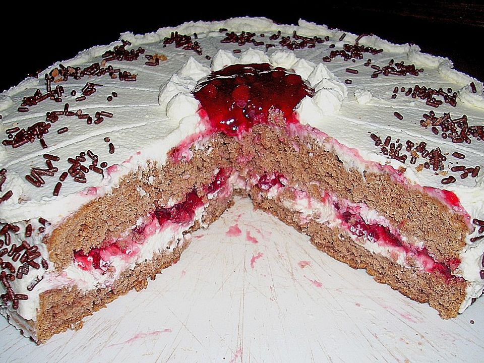 Preiselbeer - Sahnetorte von traude| Chefkoch