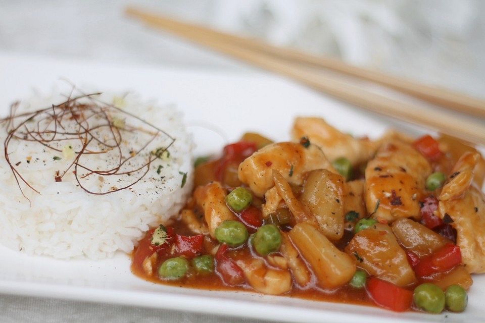 Hähnchen mit Ananas und süß - saurer Soße