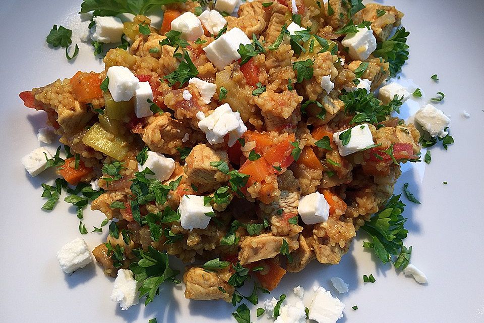 Couscous-Gemüse-Pfanne mit Huhn und Feta