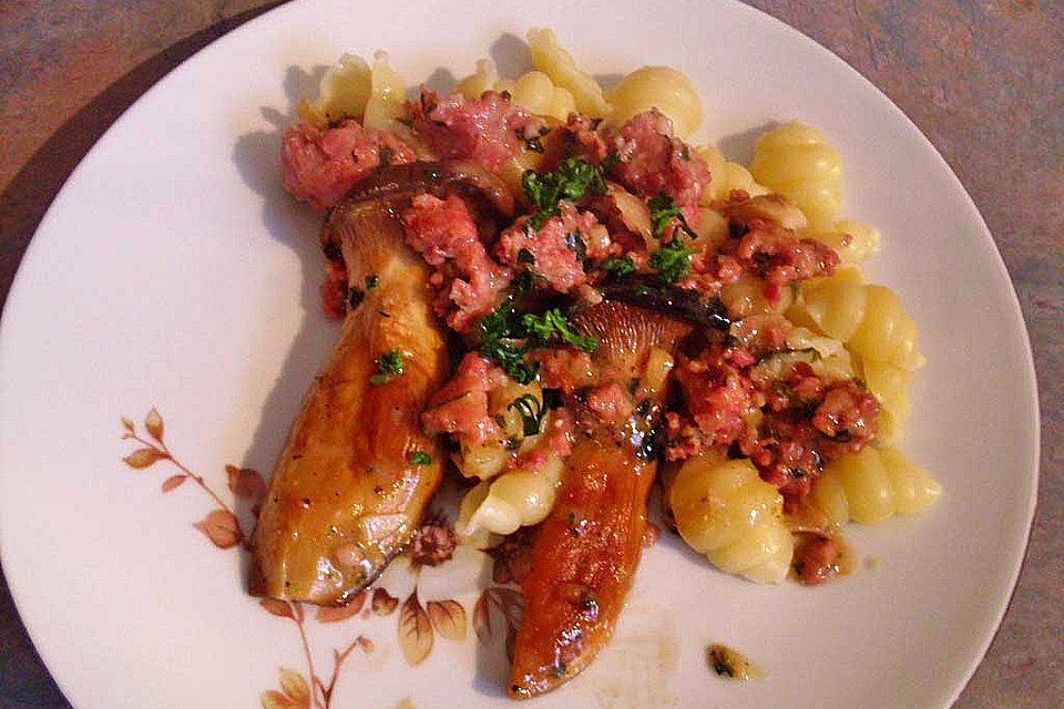 Nudeln mit Salsiccia und Pilzen