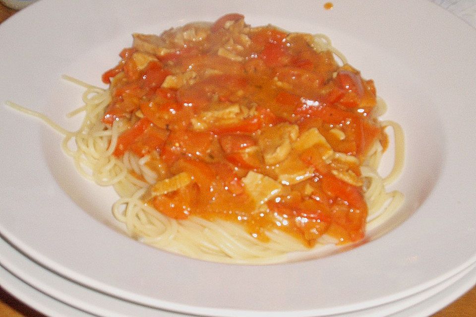 Nudeln mit scharfer Puten-Paprika-Sauce