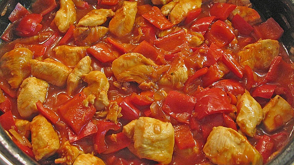 Nudeln mit scharfer Puten-Paprika-Sauce von neve-clark