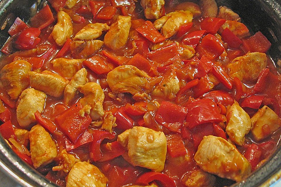 Nudeln mit scharfer Puten-Paprika-Sauce