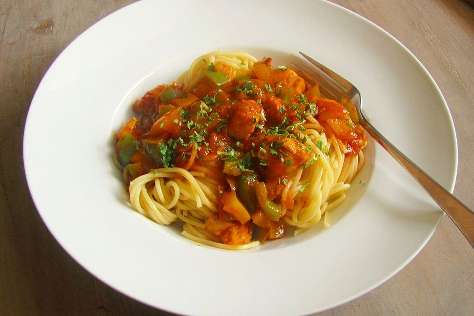 Nudeln mit scharfer Puten-Paprika-Sauce