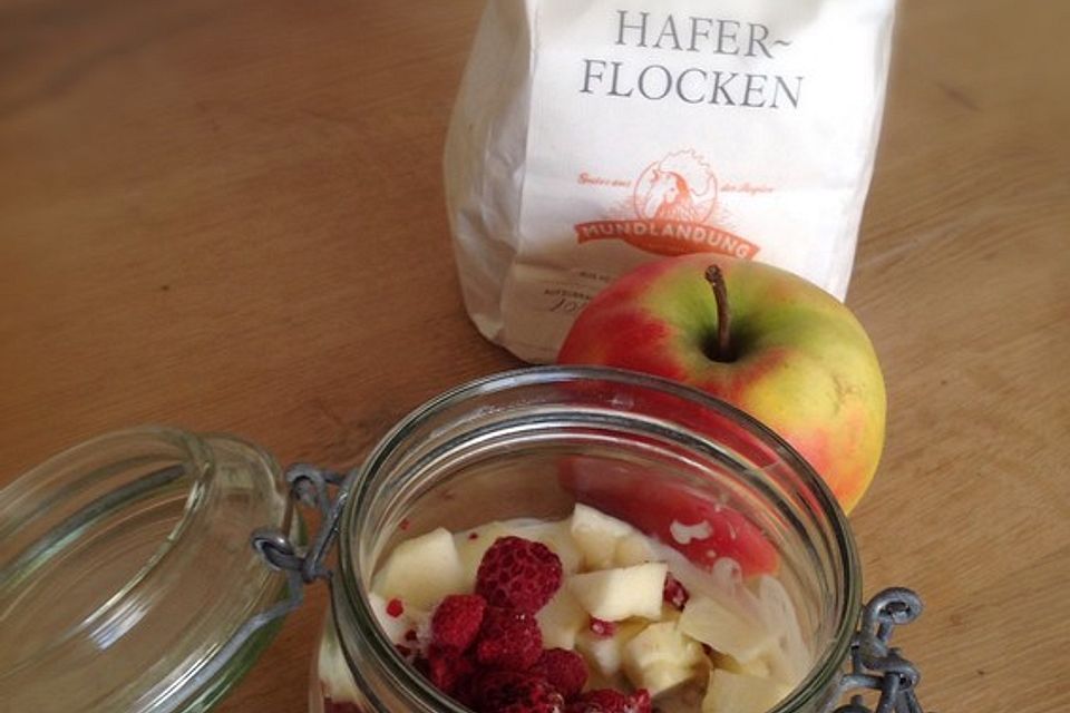 Erdbeer-Apfel-Nuss-Müsli