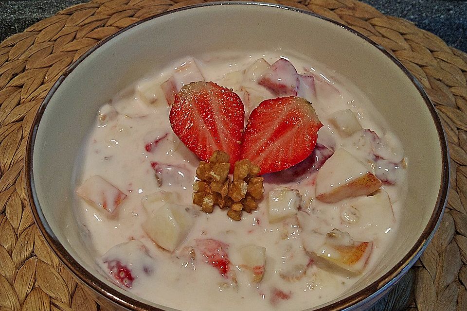 Erdbeer-Apfel-Nuss-Müsli