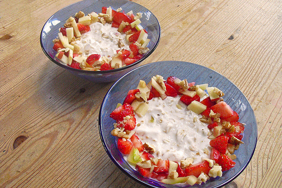 Erdbeer-Apfel-Nuss-Müsli