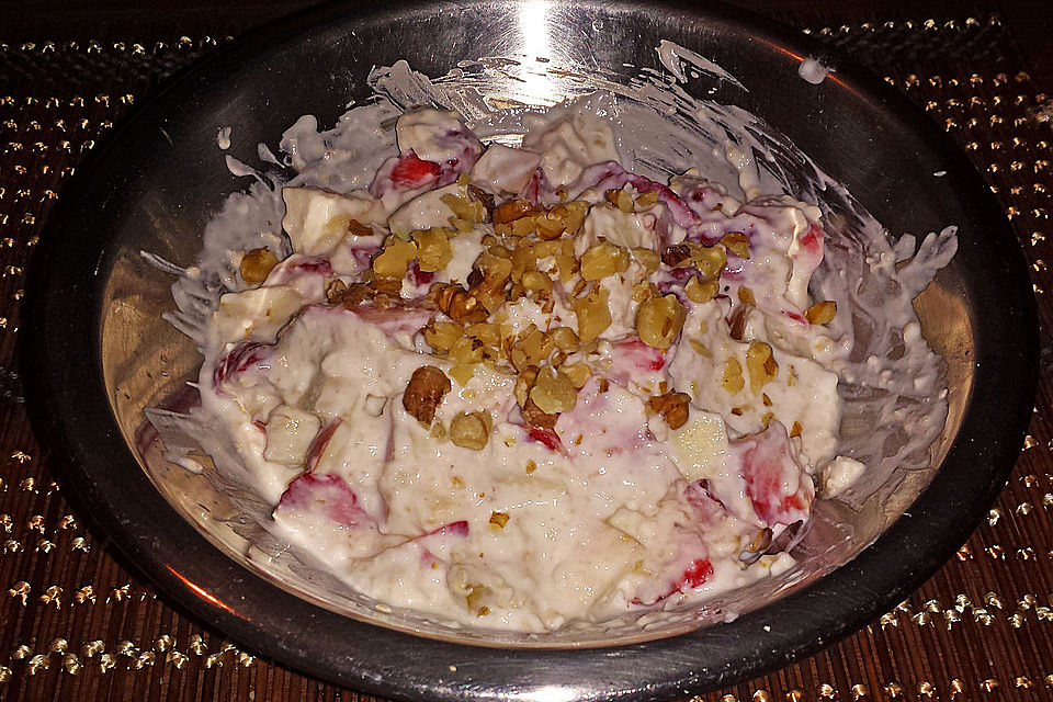 Erdbeer-Apfel-Nuss-Müsli