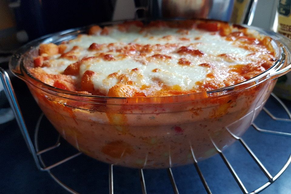 Gnocchi aus dem Ofen in Paprika-Tomaten-Sauce