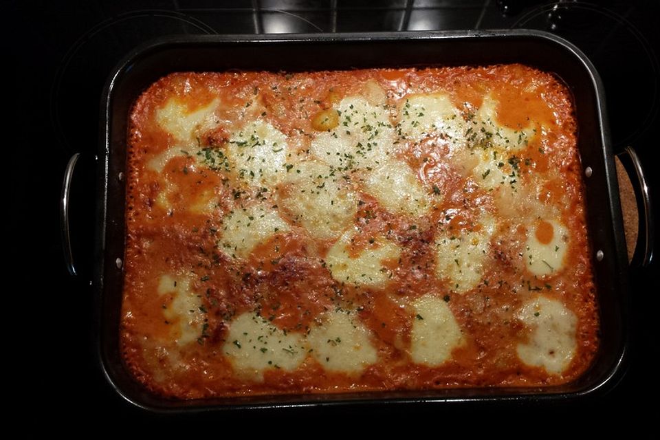 Gnocchi aus dem Ofen in Paprika-Tomaten-Sauce