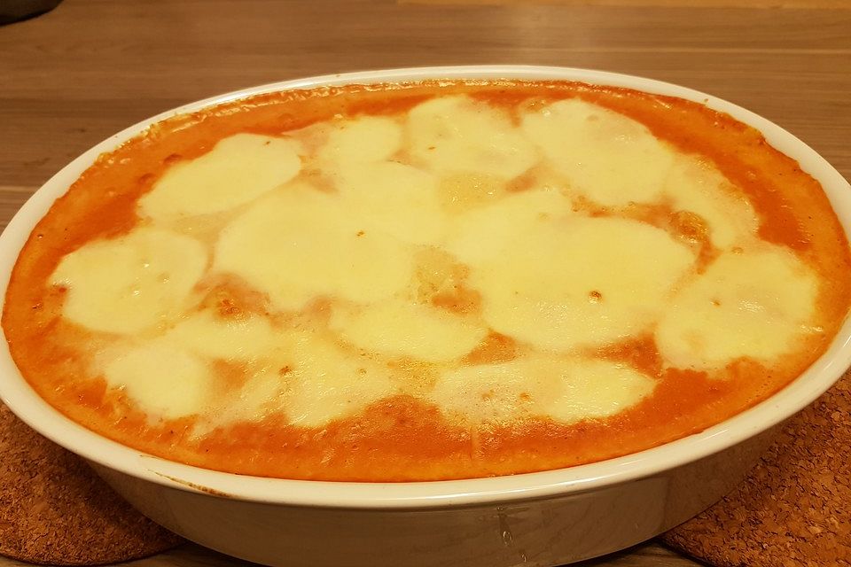 Gnocchi aus dem Ofen in Paprika-Tomaten-Sauce