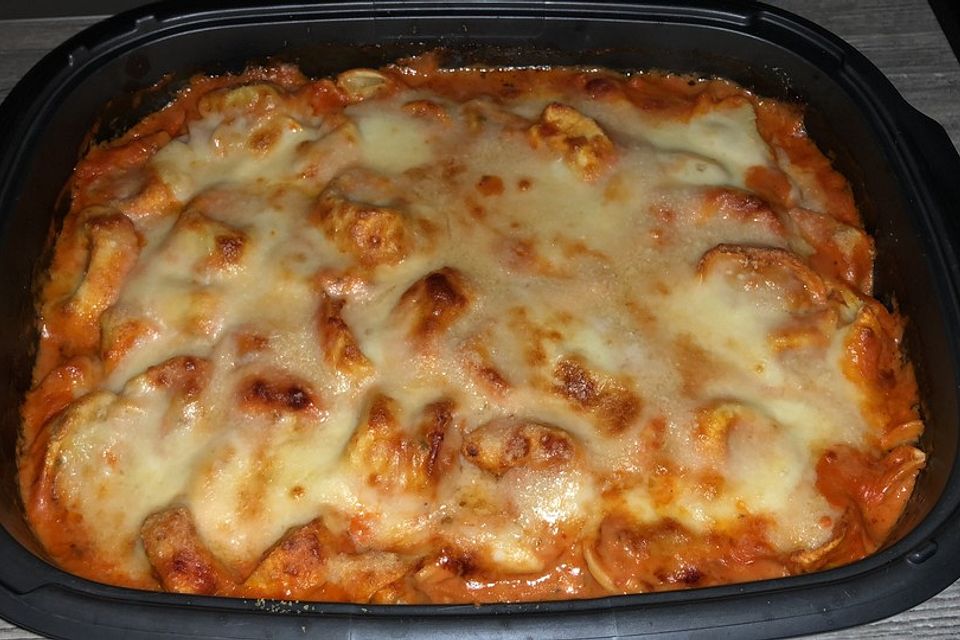 Gnocchi aus dem Ofen in Paprika-Tomaten-Sauce