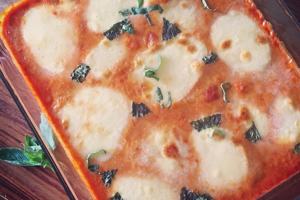 Gnocchi aus dem Ofen in Paprika-Tomaten-Sauce