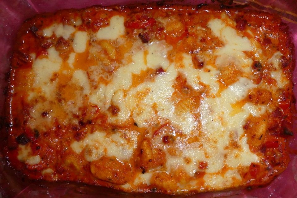 Gnocchi aus dem Ofen in Paprika-Tomaten-Sauce