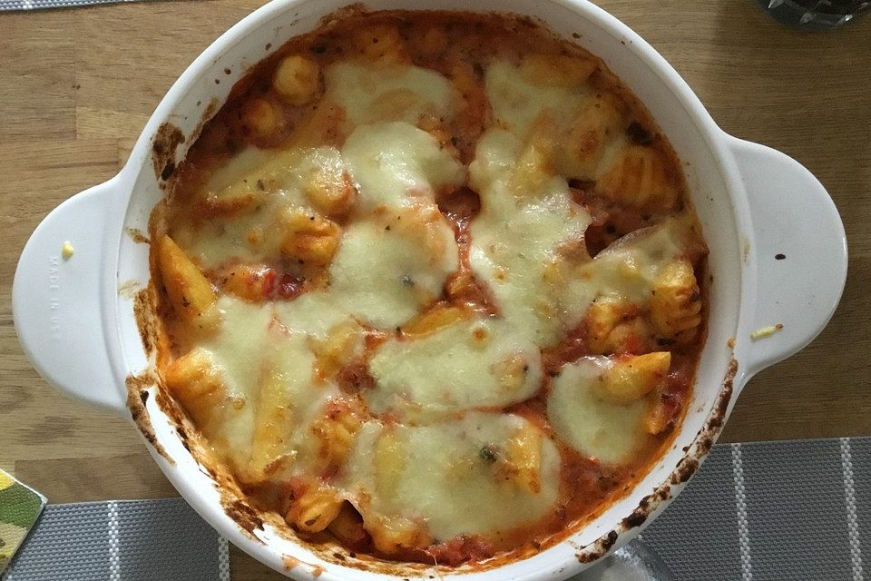 Gnocchi aus dem Ofen in Paprika-Tomaten-Sauce