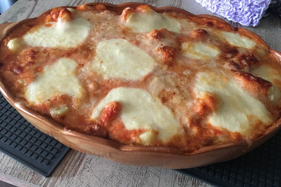 Gnocchi aus dem Ofen in Paprika-Tomaten-Sauce