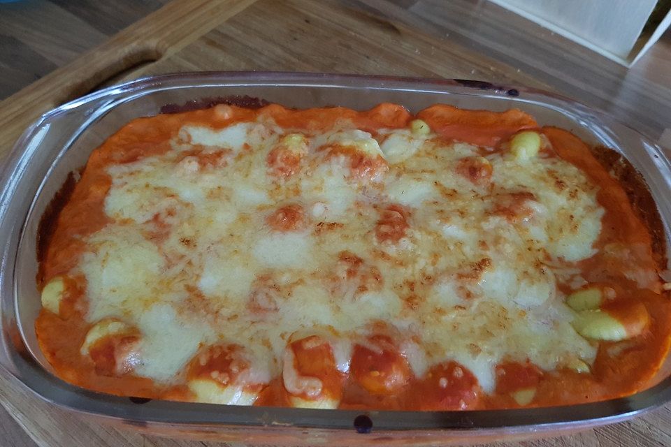 Gnocchi aus dem Ofen in Paprika-Tomaten-Sauce